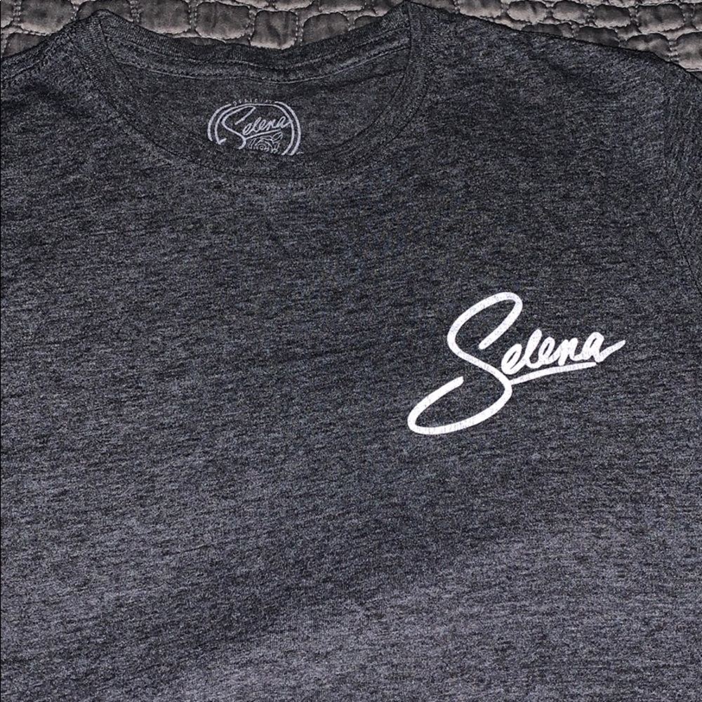 selena graphic tee